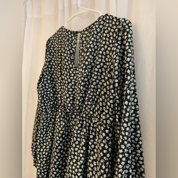 Black & White Floral Dress - Picture 8 of 10